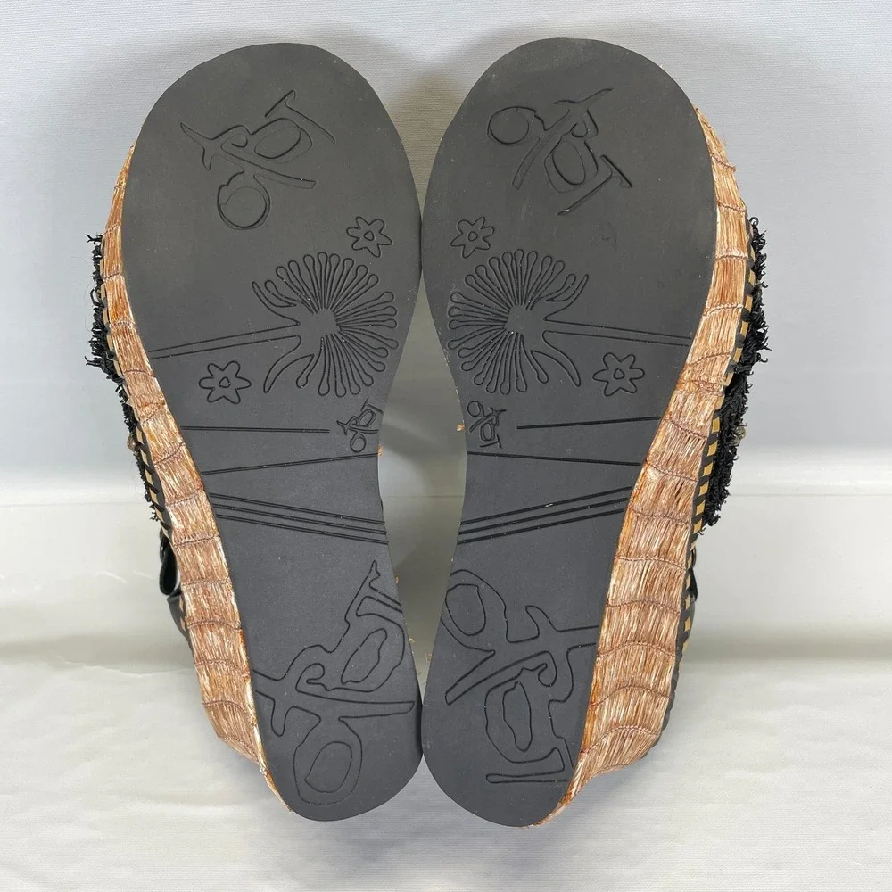 OTBT Cahoot Wedge Sandals Womens Size 8 M Black Leather Raffia Beaded Platform